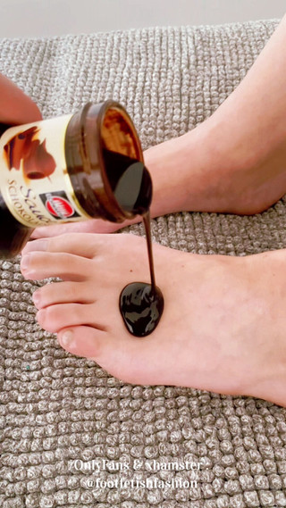 Foot massage with chocolate, part 1/2