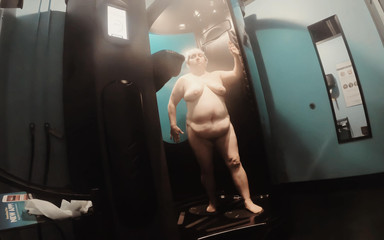 Sexy mature BBW spray tan
