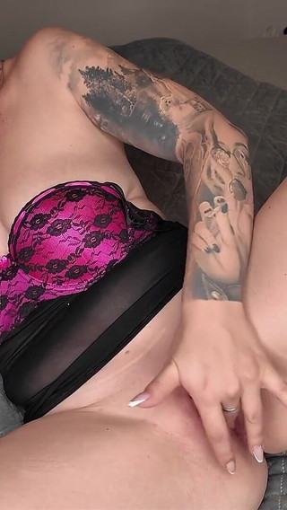 An Xl Realistic Dildo Fills My Tight Pussy!