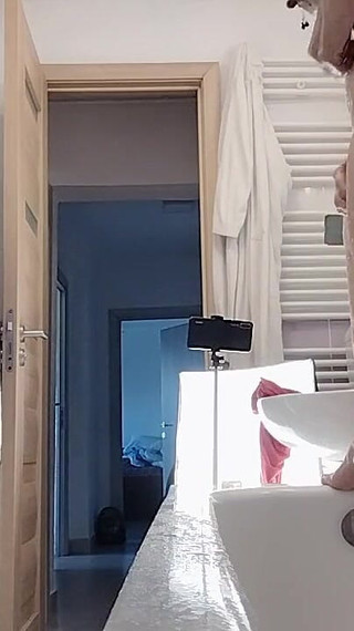 Sexy Wife Shaves Her Pussy Hair