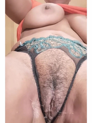 Big Fat MILF Pussy Open Close Ups