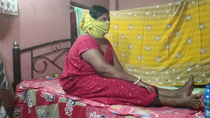 After a Long Time, I Massaged My Friend's Wife, She Has Come by Train for 3 Days.