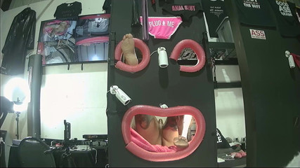 Strap on Stories -free Use Gloryhole - They Both Get a Turn Inside the Gloryhole