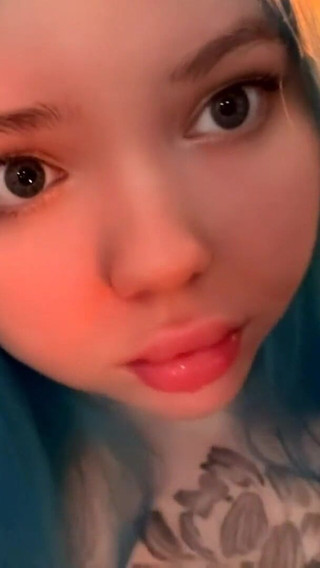 Deep Throat Deftly Swallows Cock