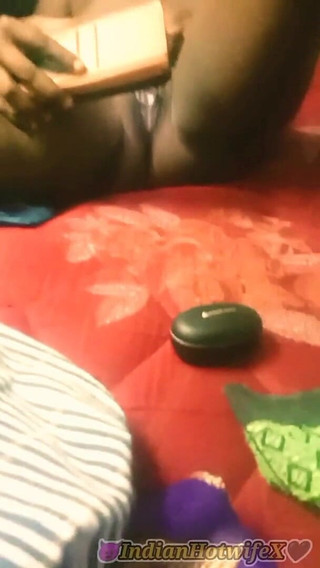 Desi Tamil MILF Renus Big Black Ass & Boobs Teased on Live Call for Sugar Daddy: Pt 2! Indianhotwifex