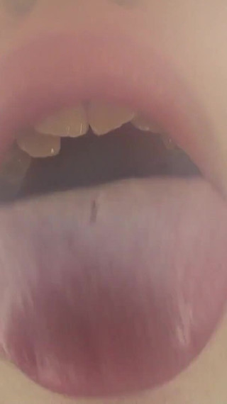 Amateur Girl Kanako's Tongue and Mouth Selfie