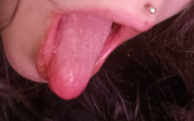 Teen+18mom Big Lips and Tits Moves Tongue Just as Like a Lesbian as She Is