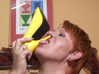 Annadevot - My yellow heels