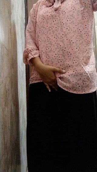 Teen Bhabhi Enjoying Masturbation