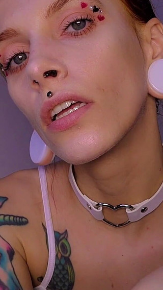 Beautiful Slut Shows off Her Pretty Face