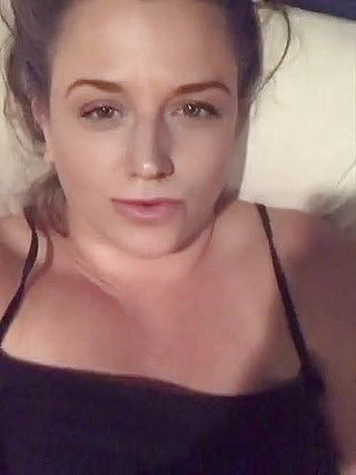 Rubbing my clit till I cum hard