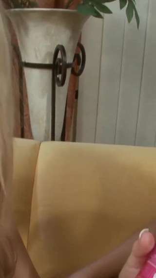 Busty blonde babe knows how to please her gf's pussy