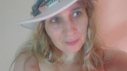 She Went to Dildo in a Hat