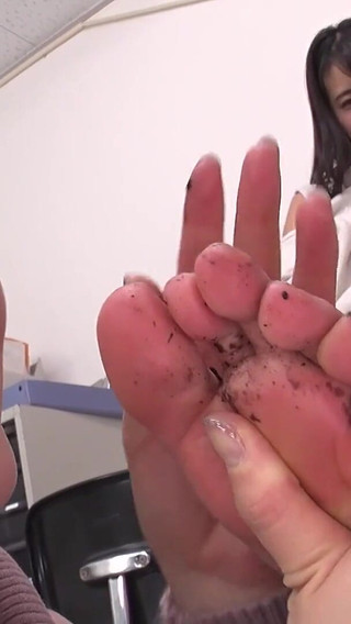 Grimy Feet, Black Dirt-crusted Toes: Maina Yuuri Worships Fuuka Nagano’s Filthy Soles During an Office Leggings Try-on