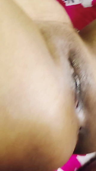 I Came to My Elder Sister-in-law's House and Saw That She Was Fixing the Bed