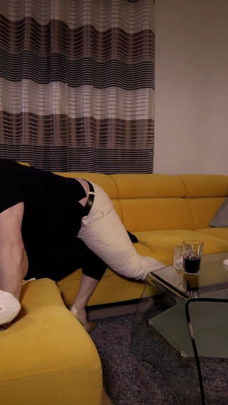 Hot Romantic Sex with a New Neighbor Who Came to Introduce Herself to Me Dada Deville