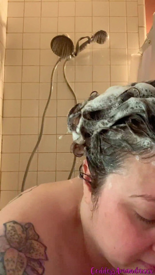 Curvy MILF in the Bath & Shower