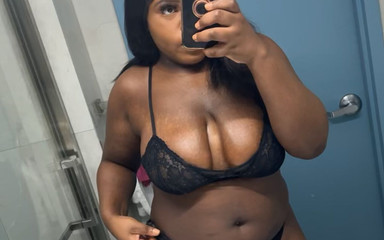 Watch My Thick Ass Wash and Shake Ass