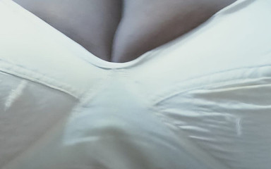 College Lacher in Passy Finger Eating and Water Pumping