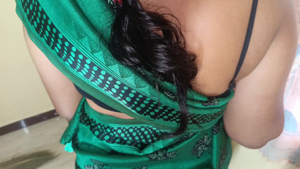 Green Colour Saree Stepaunty Hot Romance Viral Video