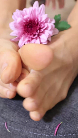 Sexy Teen Footgirl Andrea