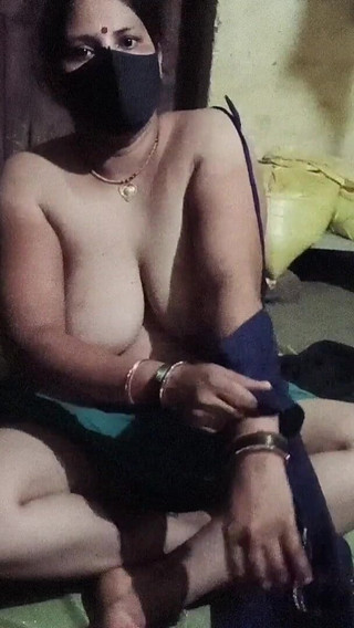 Desi Bhabhi Nude Pussy Forplay Part_1