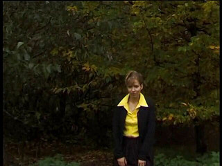 Picked up chick gets spitroasted in a threesome action in the van