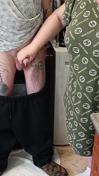 Cum in Stepmom's Mouth After Jerking off and Deep Blowjob