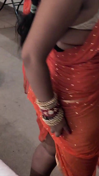 Curvy Brown Ass Bhabhi in Saree