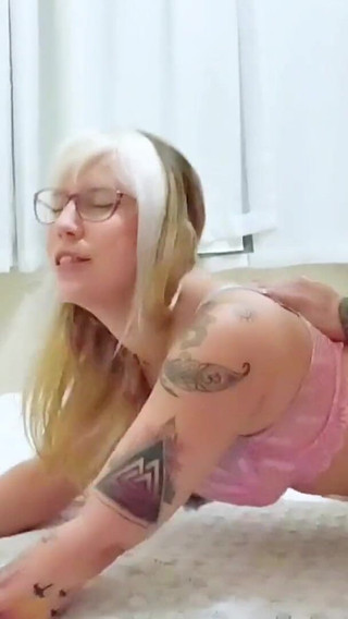 Cute Blonde Girl Knows How to Use Her Big Ass