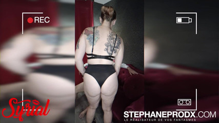 Couple Fucks Chic on Sofa