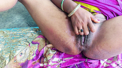 Desi Village Bhabhi Piss and Sex and Pussy Inside Bottle