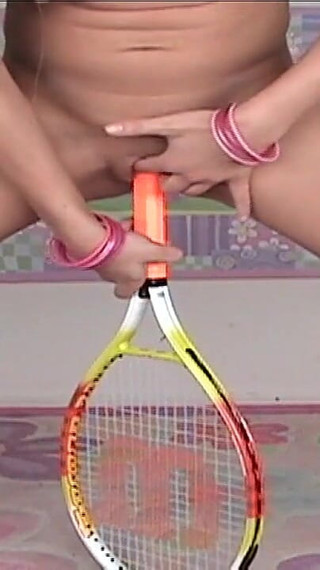 Watch Me Penetrate My Teen Pussy and Masturbate Live