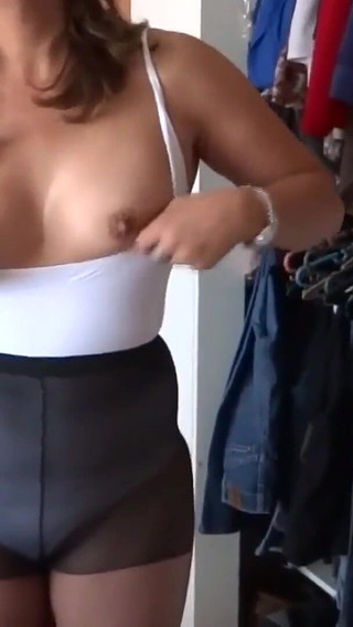 I Take My Tits Out on the Beach and at Home, I Love Making Cocks Very Hard Before Fucking