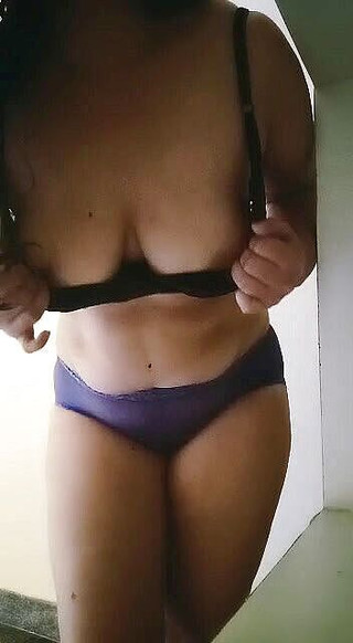 Showing boobs and big ass video