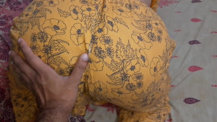 Indian Boyfriend Left His Girlfriend After Seeing Her Hot