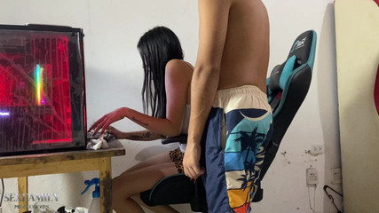 My Stepsister Is in the Office at Home and I Come to Warm Her up to Fuck Her Hard