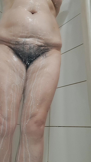 V Shower Stepmommy with Hairy Pussy