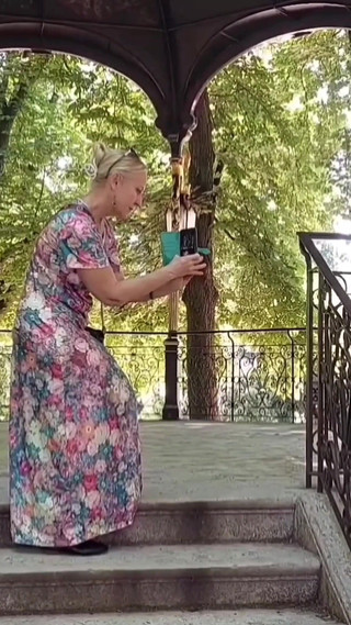 Amateur Blonde Mature Wife Enjoys Oral Sex in a Car