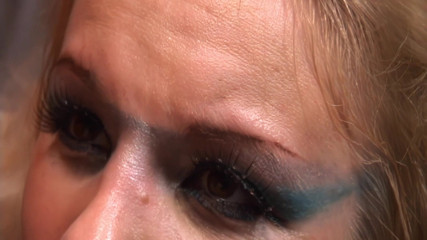 Saana Loves Spreading Her Legs