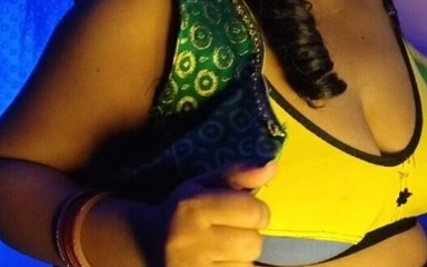 Hot Sensuous Bhabhi Girl Fulfills Her Sex Desire by Opening Her Clothes, Pressing Her Boobs and Drying Her Boobs