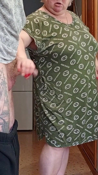 Mother-in-law Has a Mouthful of Cum After Jerking off and Blowjob