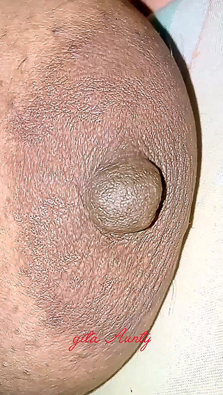 Indian Besi Lokal Bhabhi Big Boobs Show in Night Room