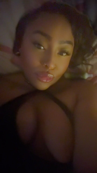 Sexy and seductive tease of a thick goddess! simply curvy and delicious