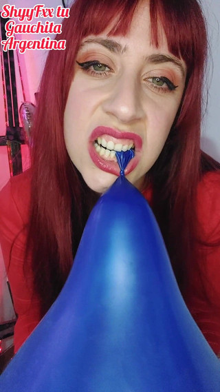 Do you like to watch me play with balloons??