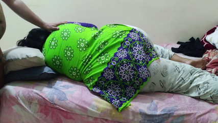 Desi Punjab Sass Ko Damad Ne Mast Chudai Jab Sass Ghar Ki Shafai Karti Ho