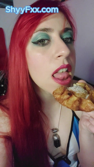 Long Live the Country! Friends, Cakes and Sex