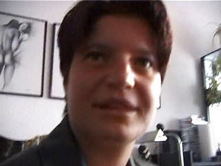 Short hair brunette blows big cock at the casting