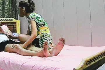 Step Sister Teen Girl Having a Secret Relationship