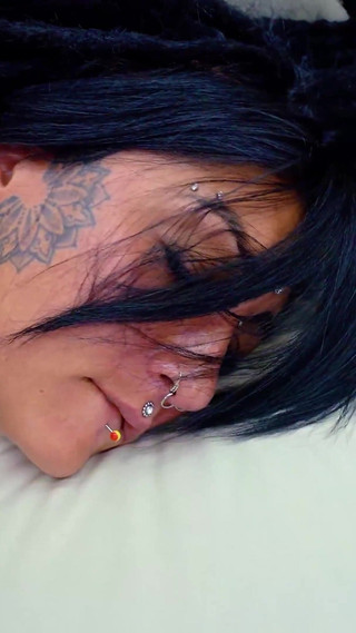 The Hot Tattooed Woman Enjoyed Sitting and Sucking the Big Dick's Cock, Fucking with the Exotic and Hot Woman